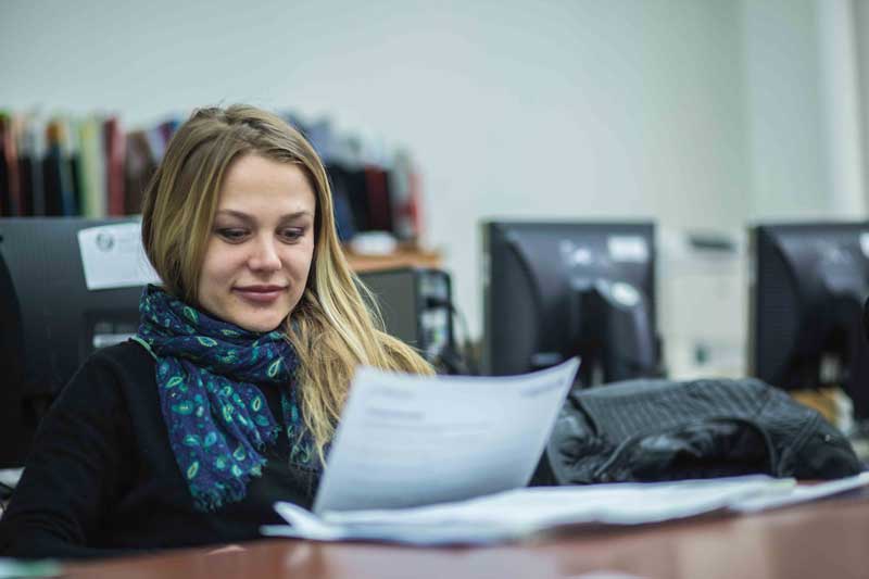 Students participate in various degrees of ESL classes at the New York Resettlement Office. IRC/Meredith Goncalves
